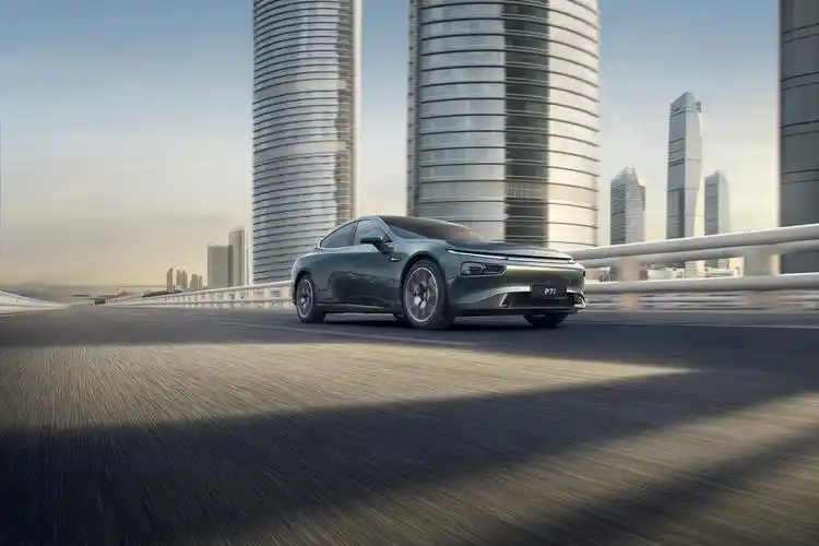 中期改款配置升级,全新小鹏p7i七城同步开启交付