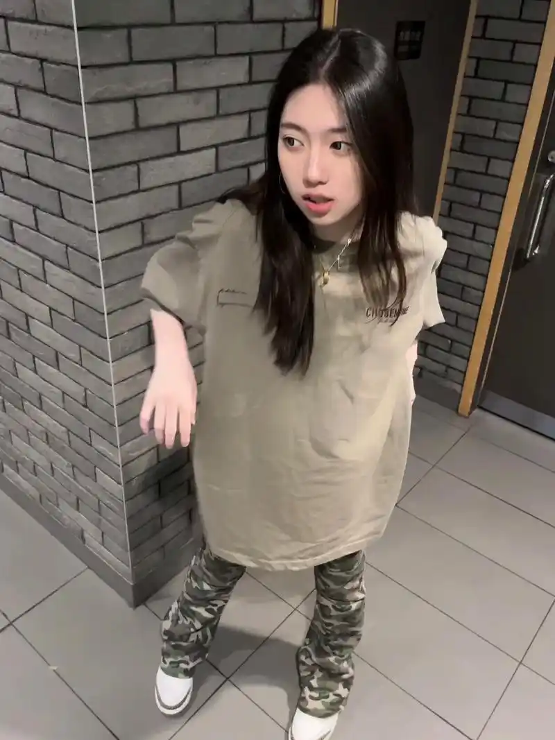 姐一米四怎么了#穿搭 #ootd #超会穿企划 #拍照姿势 - 抖音