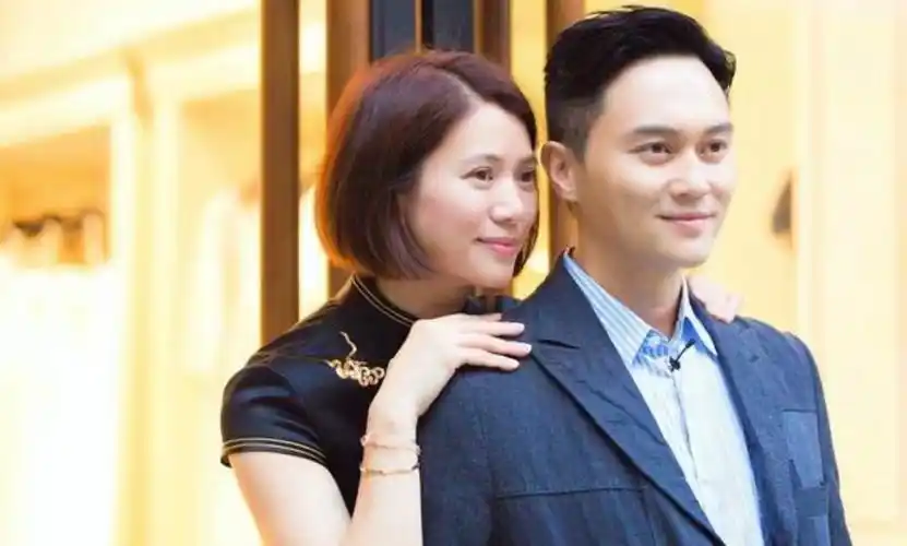 真甜!结婚二十年,袁咏仪依然觉得老公很帅,这才是夫妻恩爱秘诀