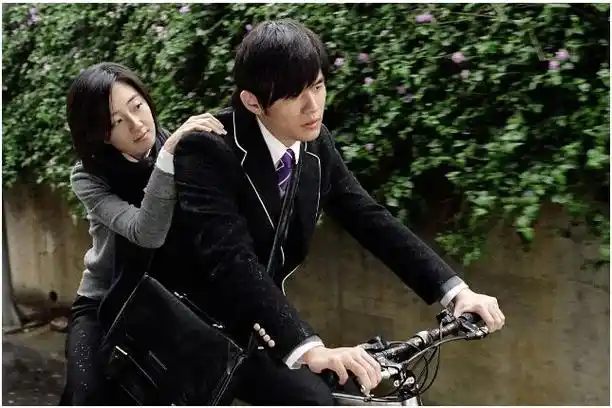 日本《不能说的秘密》海报公开!网友:还是周杰伦和桂纶镁绝配