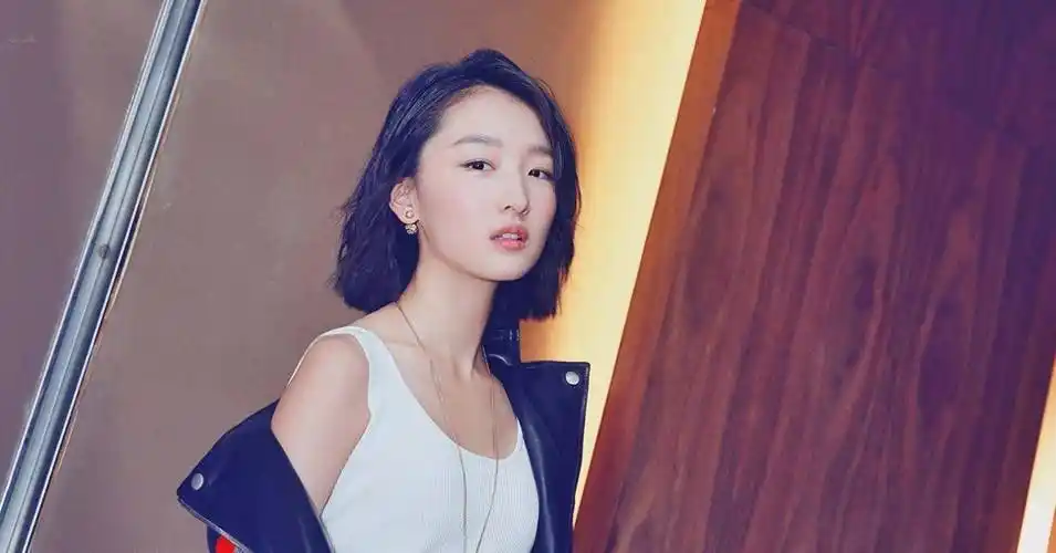 刘浩存也该考虑找对象了当年她的师姐周冬雨就是这么剩下来的