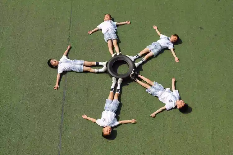 学前教育本网讯 6月9上午  毕业之际,山口幼儿园组织毕业班拍照了