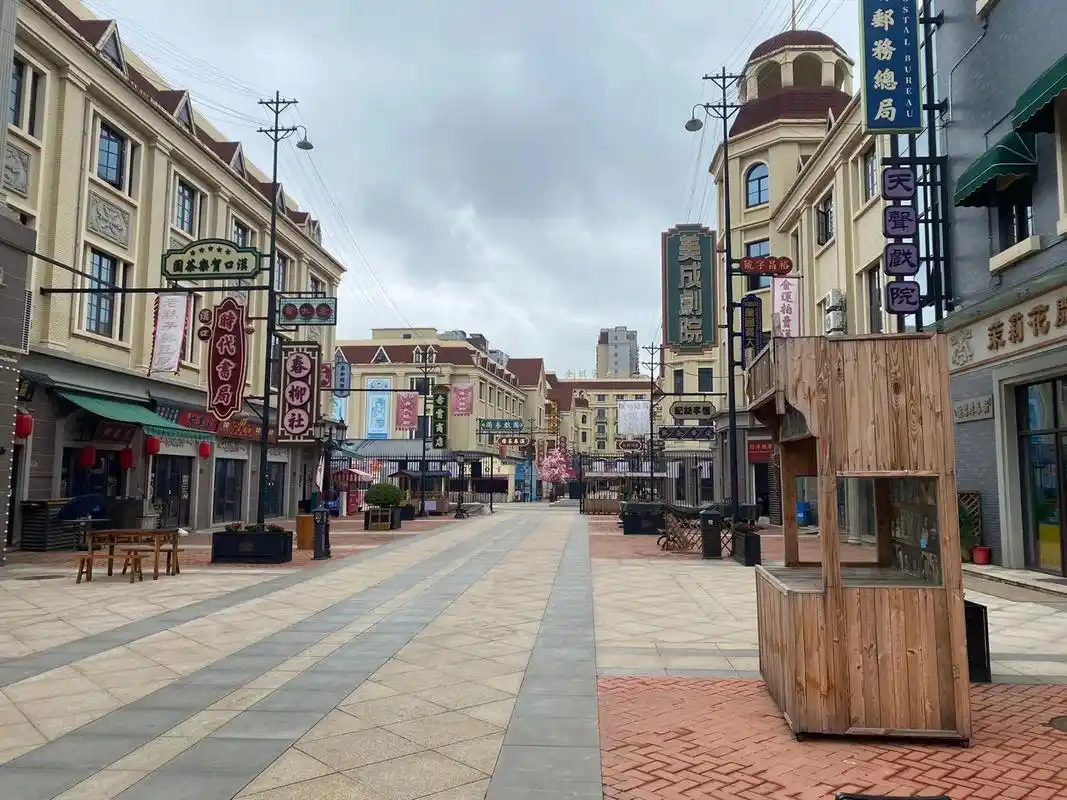 开心的一天.#星期八小镇 抓住假期的小尾巴,安静的小镇,鲜艳 - 抖音