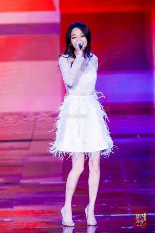 张韶涵虽然个子小但很会穿明明身高才158看起来却像170