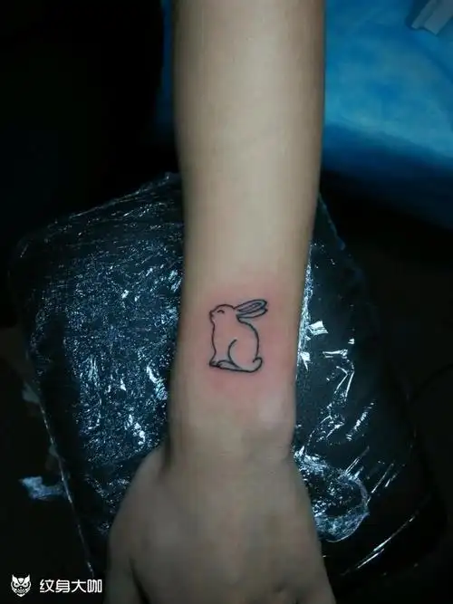 手绘小兔子_纹身图案手稿图片_花木的纹身作品集