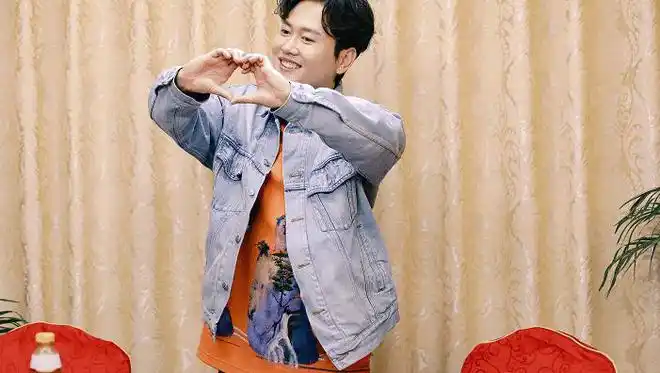 孟鹤堂抽烟再引讨论明星私下抽烟解压到底哪不对了