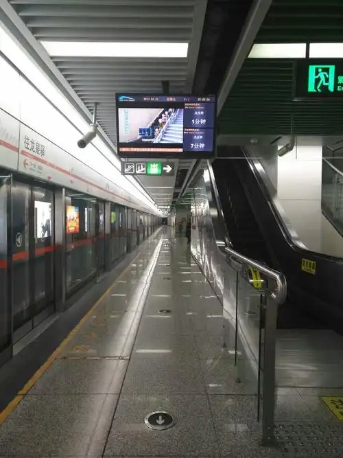 从陕西回成都,某天夜里的地铁2号线