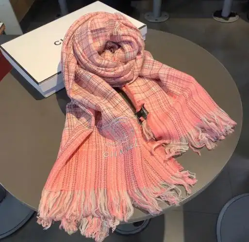 chanel新款围巾防冷气又时髦的单品