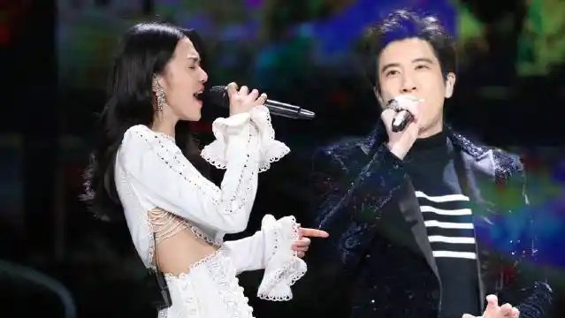 王力宏谭维维合唱《缘分一道桥》苍凉大气,恢弘壮阔,现场live你们感受