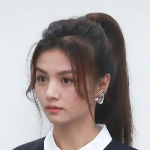 原创演员春夏纵然长相有太多的不完美架不住她的眼睛长得好