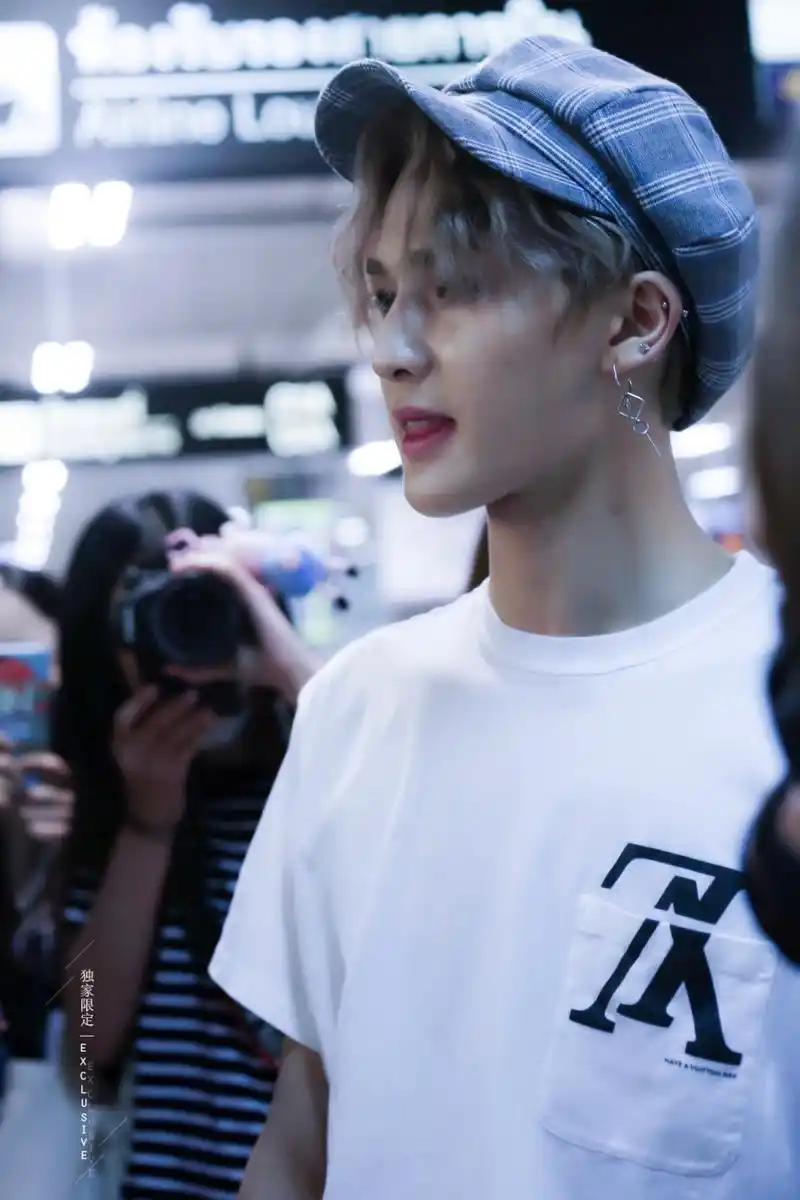 [nine percent][新闻]180716 justin,朱正廷结束泰国行程 两个帅小伙