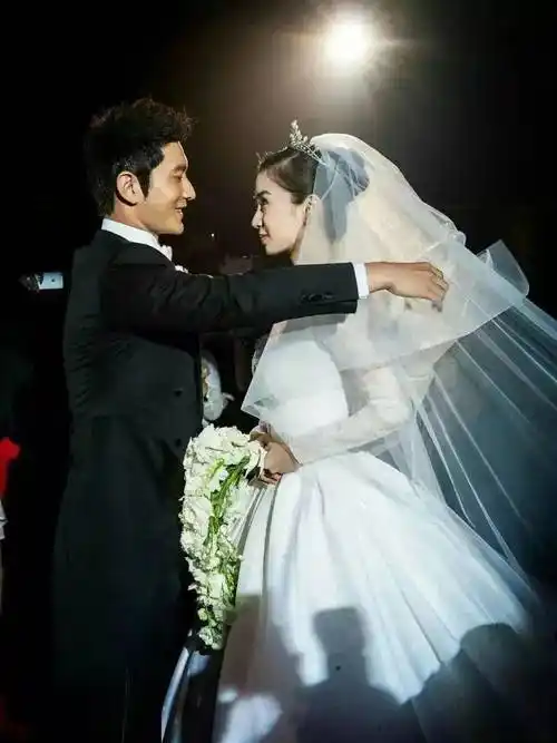 婚礼都花出去两个亿,还是要离莫._黄晓明_杨颖刚_baby