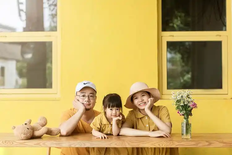 一家三口丨紫泥堂创意园丨朝上视觉人像摄影|摄影|人像摄影|朝上视觉