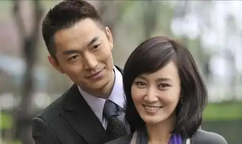 唱摇滚,带货直播,娶残疾妻子,从央视离职后,主持人们近况各异