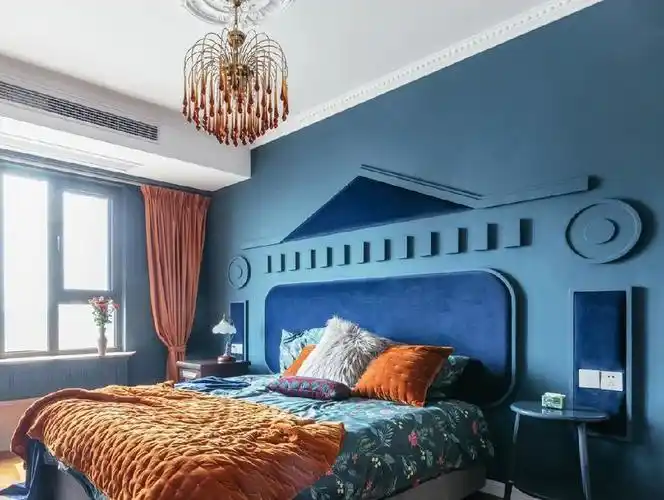 定制天鹅绒柔软舒适的软包,焦糖色的抱枕与窗帘点亮整个空间的温暖