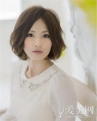 国字脸女生适合的短发 瘦脸又减龄|发型|刘海_凤凰时尚