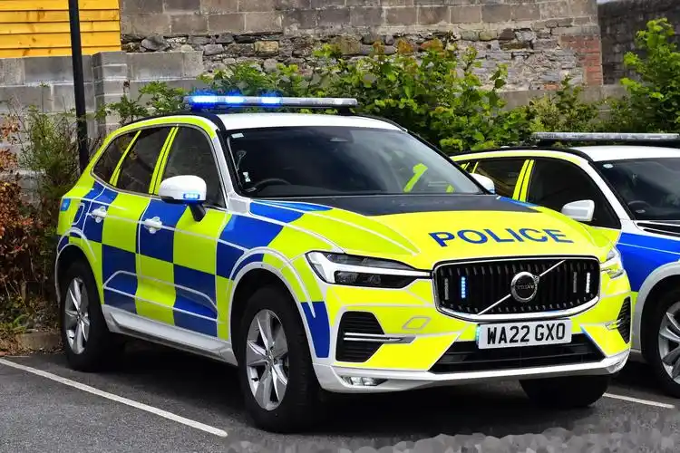 又是英国警方的各种沃尔沃警车 1&2. 22款晚期型 v60 r-design