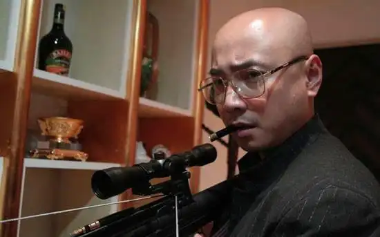 疯狂的石头一块石头引发的闹剧小成本电影叫好又叫座