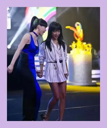 素颜争议!吴莫愁话题度爆棚,张碧晨与那英师徒情深显智慧