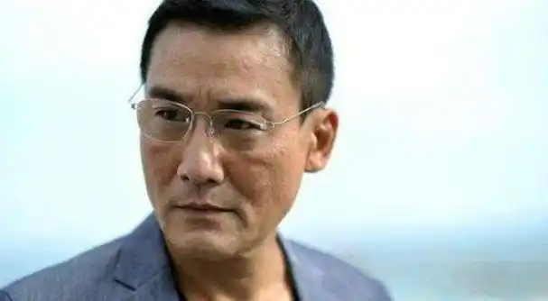 梁家辉有了老婆才有情人(风光背后是对妻女的愧疚)(26)