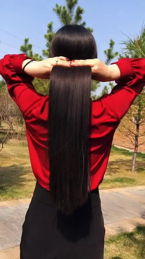 多少人都羡慕的长发,这样玩起来就像瀑布一样!