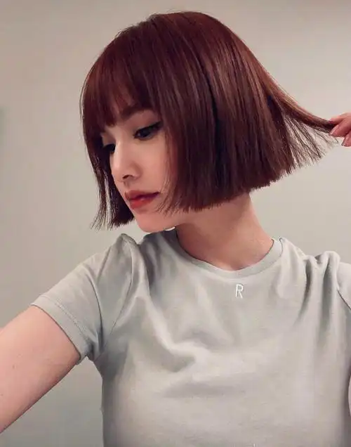 杨丞琳的其他发型设计▼▼齐刘海长直发▼▼齐刘海除了可以配合短发