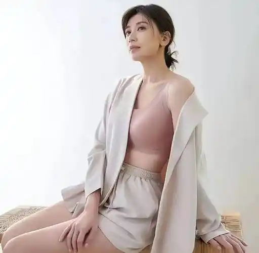 48岁贾静雯罕见晒性感照片!