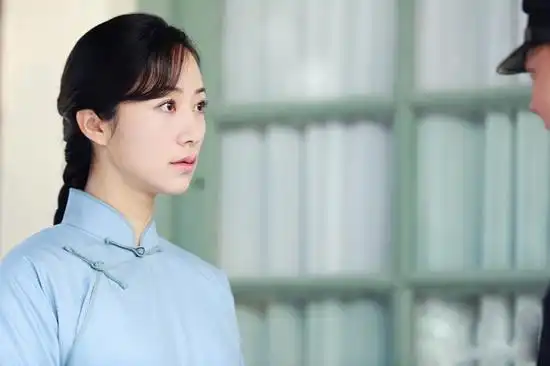 当红女星换上民国学生装唐嫣刘诗诗都比不过当年的董洁