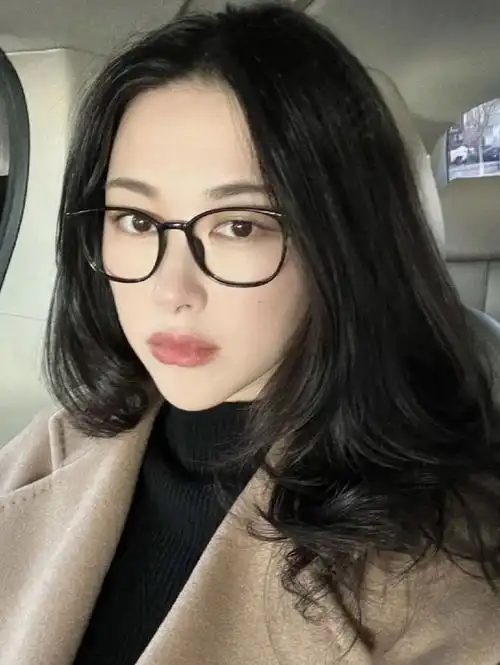 戴上眼镜反而颜值飞升的秘密,我都帮你们总结出来了|发型|刘海|卷发