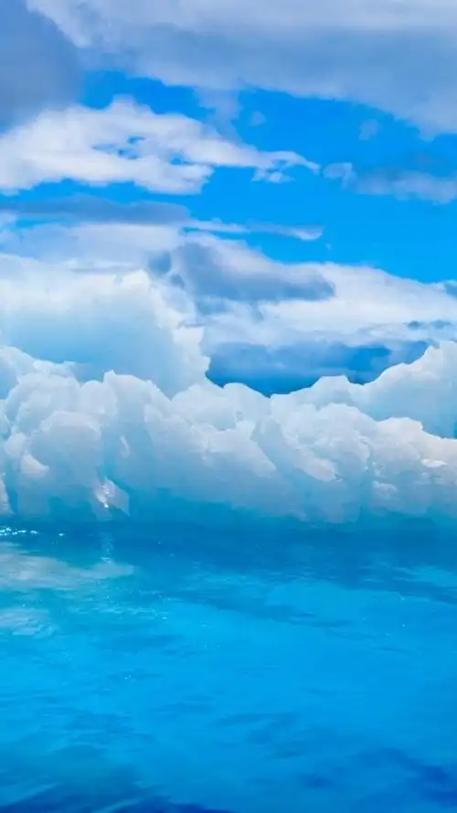 蓝色壁纸上的冰