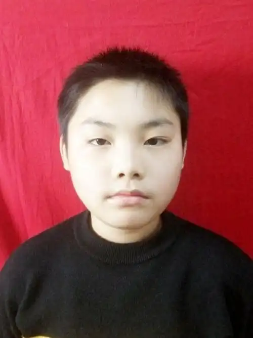 2019年3月3月新华中学报名证件照