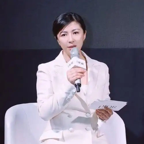 曝知名主持人陈蕾再婚!50岁改嫁帅气教授,林栋甫李泉现身婚礼