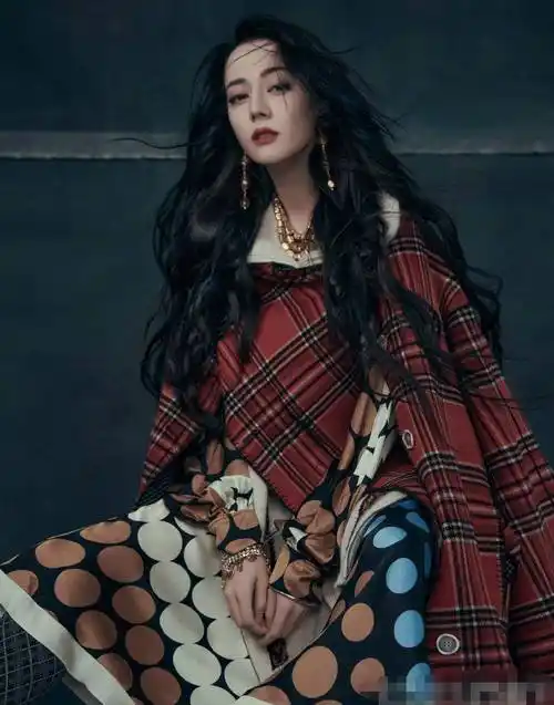 迪丽热巴最新大片,挑战民族风混搭造型,野性美好高级_风格_时尚_款式