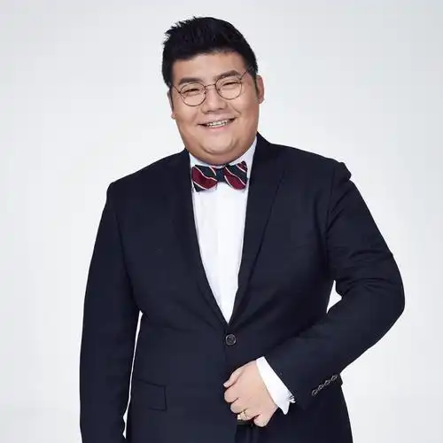 相声演员尤宪超,不说相声玩电台,暖心荐歌荐相声,让你欢爽一夏.