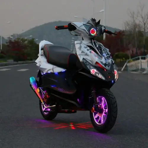 全新爆改白幽灵鬼火125cc摩托整车国四电喷150踏板燃油可上牌街车