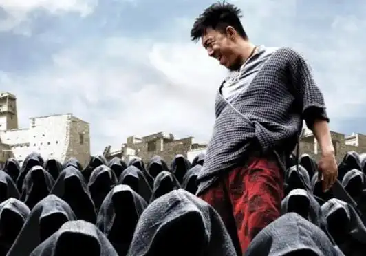 《杀生》是一部充满悬疑与惊悚的电影,通过讲述一个小镇中发生的离奇