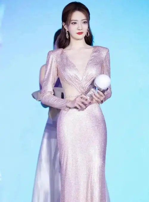 徐璐,礼服尽显东方美,楚楚动人!__财经头条