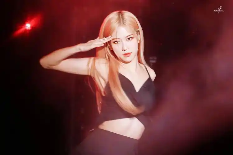 在地铁上听在蒙面歌王唱的《如果是你》好想哭t_t