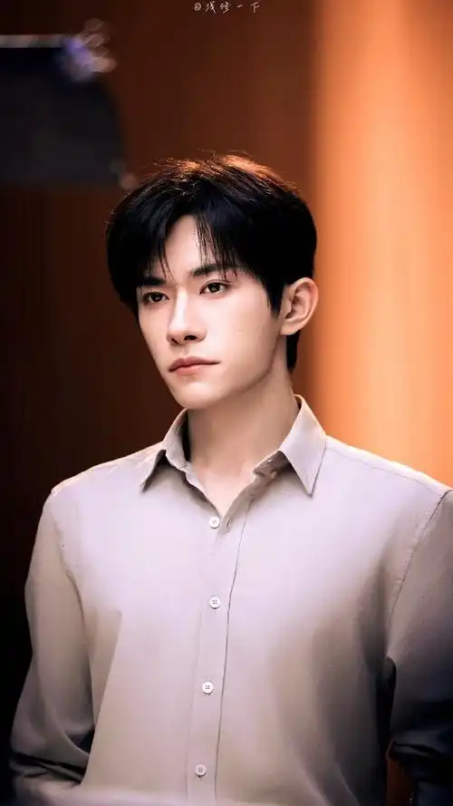 易烊千玺帅的眼前一亮又一亮#易烊千玺的颜值是懂"套娃"的!