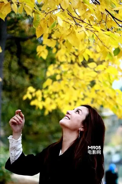 赵薇#这组来自m1905电影网的写真随意洒脱,也是好看的