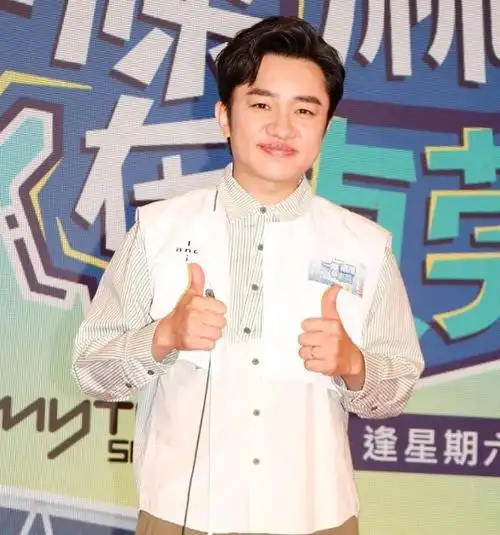 王祖蓝称5岁女儿个头快追上他,自曝有压力要穿增高鞋