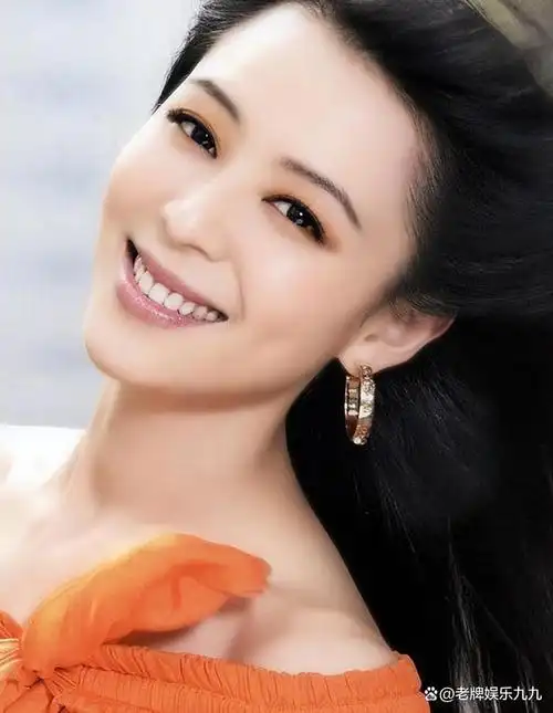 学霸张静初,在内娱"扮猪吃老虎"