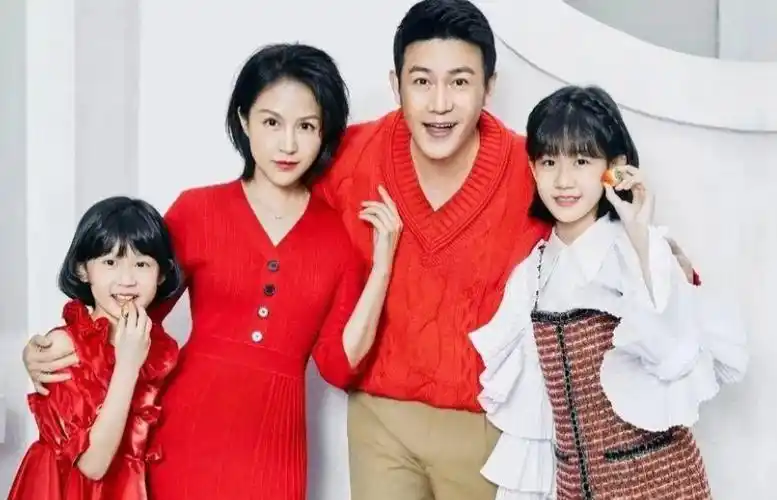 陆毅一家四口同框!