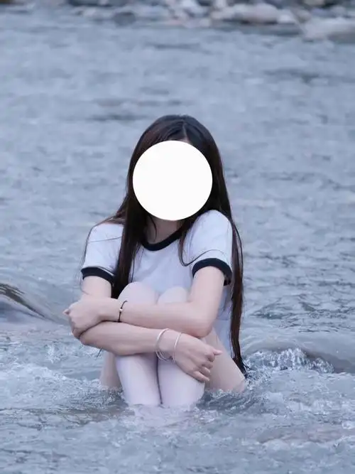 摄影师@花期91#体操服  #玩水  #拍照姿势  #不露脸系列  #白丝