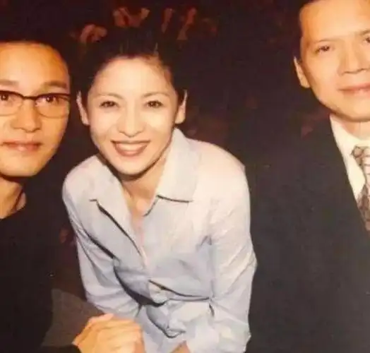 向太陈岚年轻时惊艳众人(附照片)_资讯_敢闯网