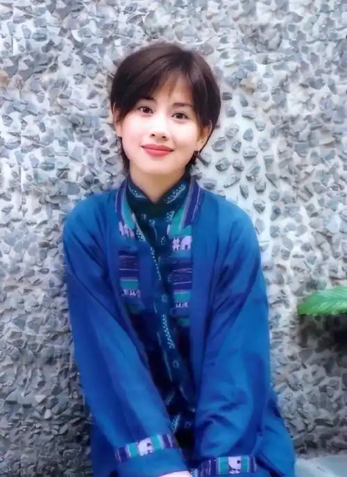 被嘲不配上台的陈松伶曾是80后的集体回忆用生命演绎乘风破浪