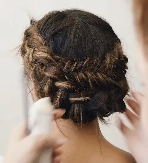 简单知性盘发推荐 八种时尚盘头方法_盘发发型 - 美发站