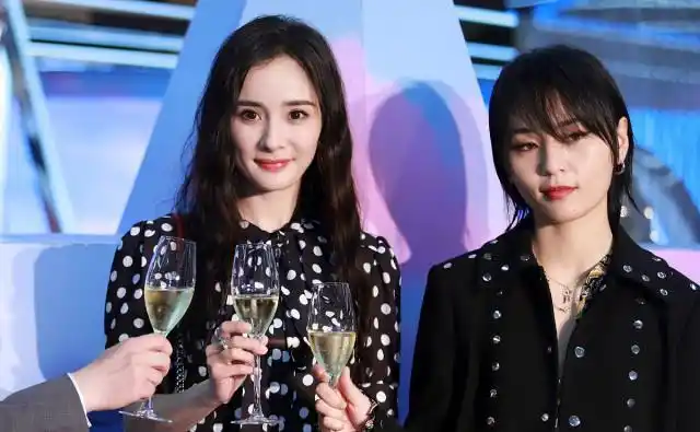 今天跟大家讲述的一对好姐妹周笔畅和杨幂