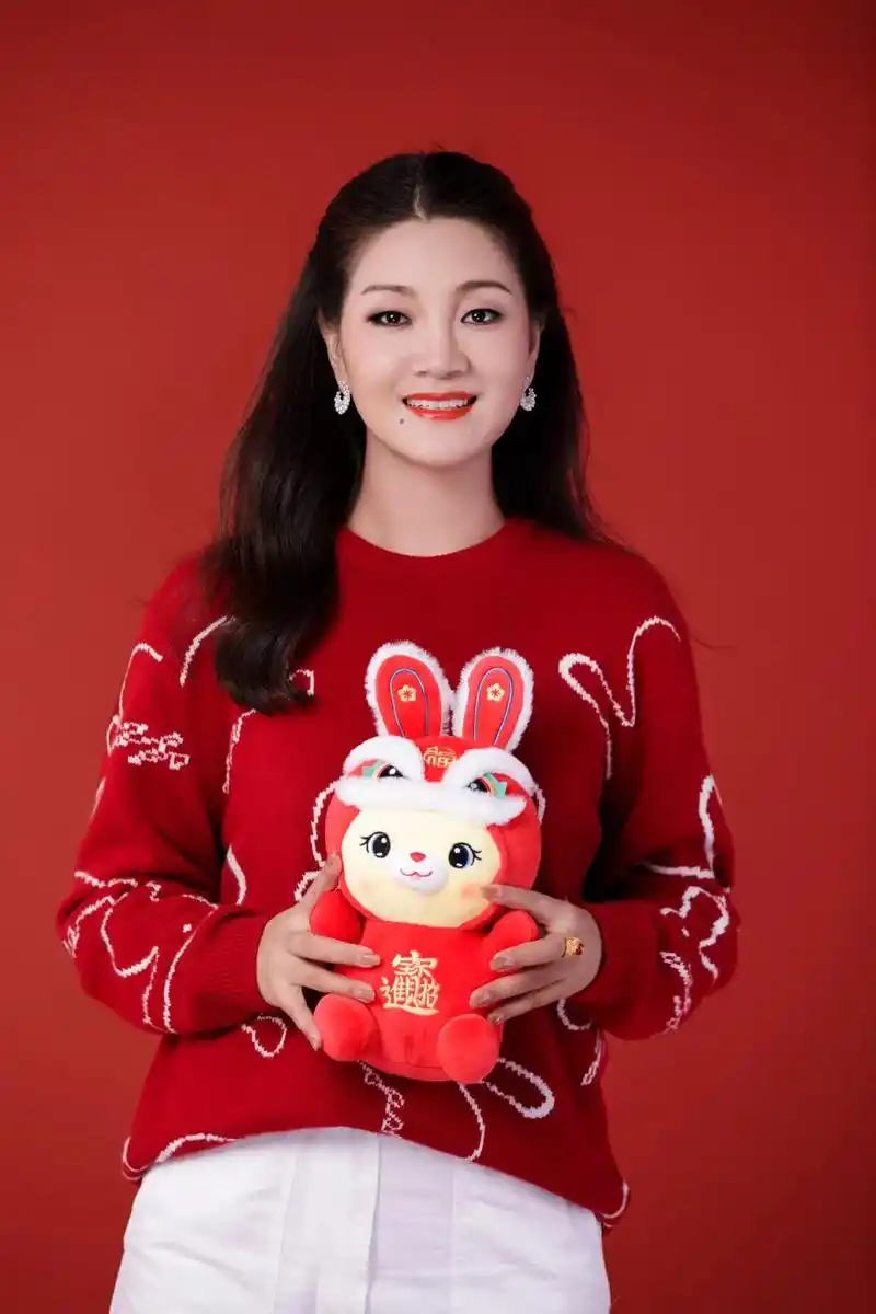 降央卓玛老师2023年我喜欢你九年啦,降央卓玛老师还是那么漂 - 抖音