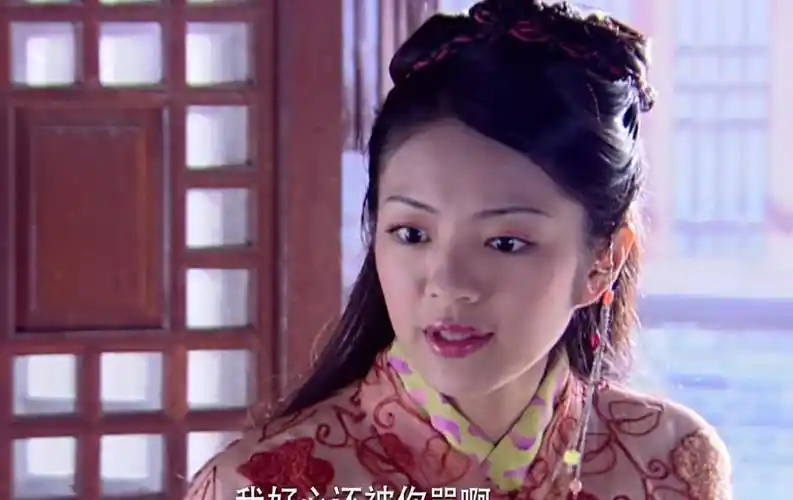 安以轩饰演的林月如,一个动不动就打打杀杀,刁蛮任性的富家千金,至今